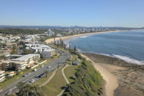 Superb townhouse in Alexandra Headland